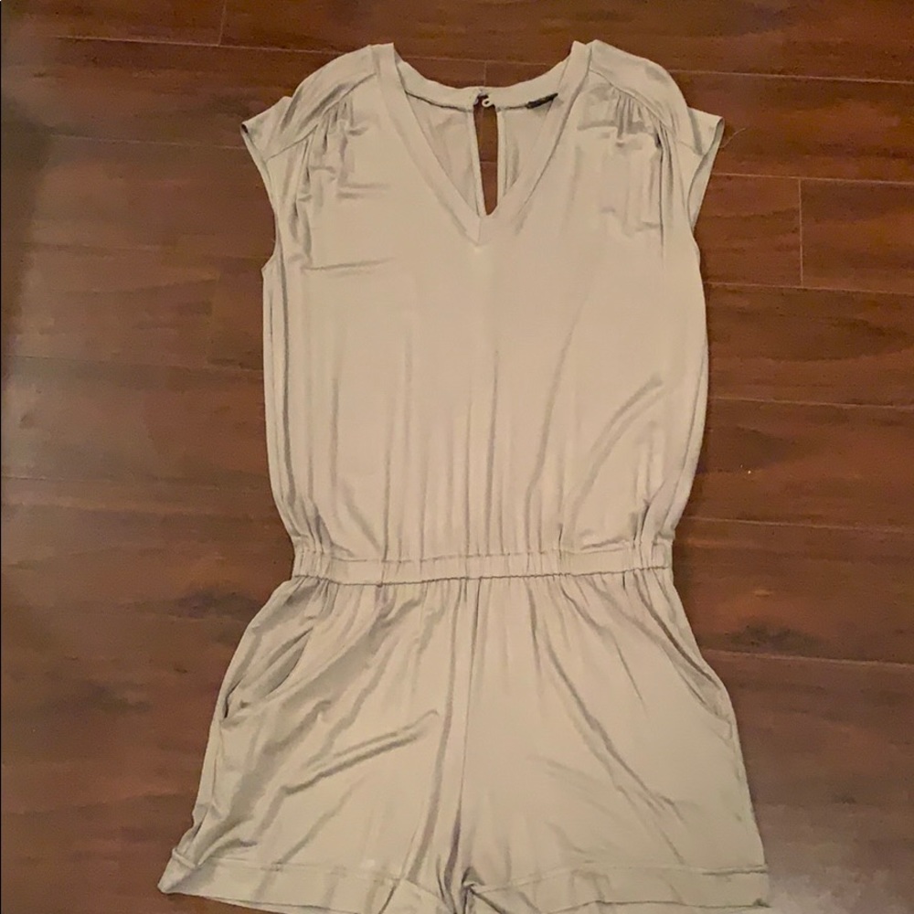 Olive green romper with pockets!